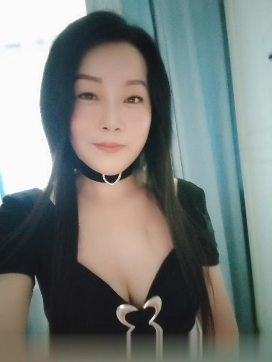 上海长宁淫荡骚货人妻-2.jpg